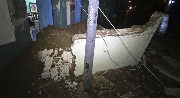 Terremoto in Messico: crolla hotel 4 persone in trappola
