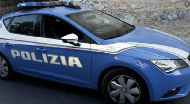 Napoli: 24enne sorpreso a porta Nolana con merce contraffatta, denunciato