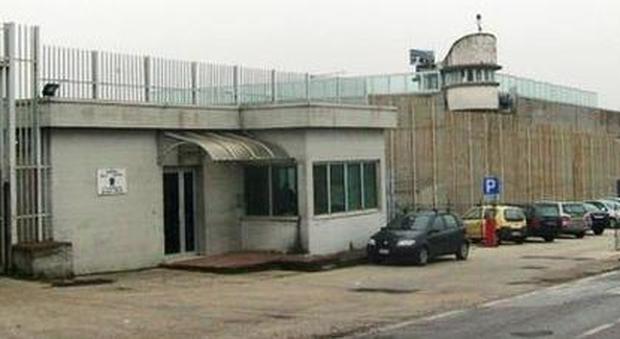 Droga e cellulari trovati nel carcere di Ariano Irpino: c'è il sequestro