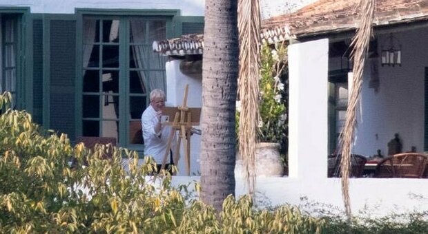 Uk, bufera su Boris Johnson: «Dipinge i paesaggi spagnoli in vacanza, mentre nel Regno Unito è il caos»