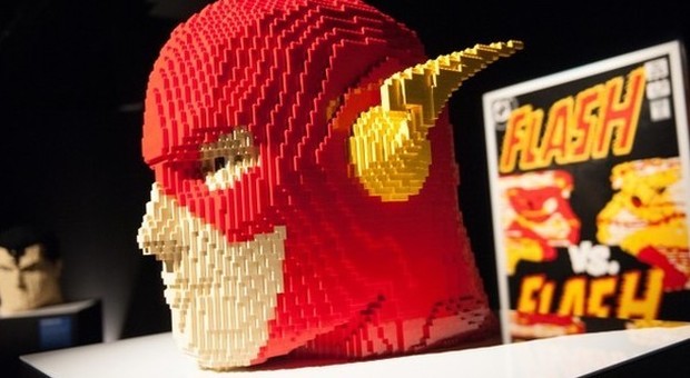 Roma, con i mattoncini Lego interpreta i capolavori dell'arte e i supereroi: ecco The art of the brick