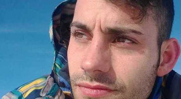 Scooter contro auto sulla Casilina, Davide muore a 24 anni