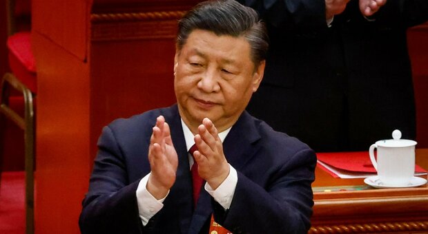 Guerra nucleare, Xi Jinping e la telefonata con Zelensky: cosa significa la mossa di Pechino. L'inviato «speciale» a Kiev e la reazione di Putin