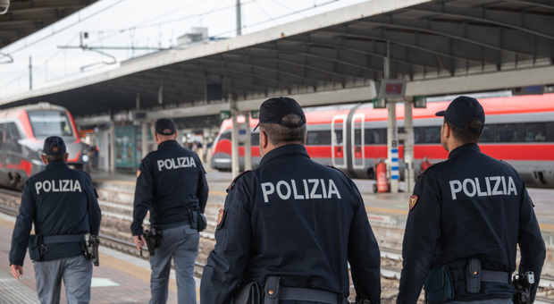 Aggressione al capotreno a Spresiano nel treno Venezia-Udine. Sale senza biglietto e al momento del controllo estrae un taglierino