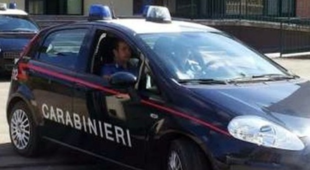 Sorvegliato speciale fugge all'alt, inseguito e bloccato dai carabinieri nel Napoletano