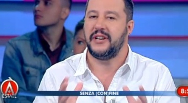 Salvini: "Accoglierei un profugo a casa mia, anche se ho un bilocale"