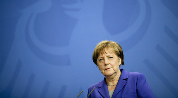 Germania al voto è incubo destra Merkel fischiata