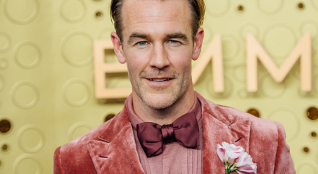 https://statics.cedscdn.it/photos/MED/69/44/8456944_04091200_james_van_der_beek.jpg