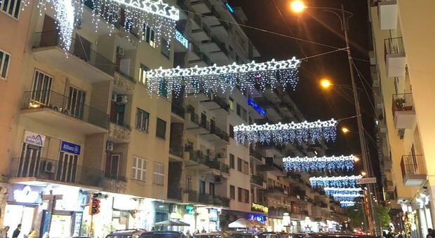 Natale a Napoli, i commercianti di via Cilea accendono le luci del Vomero