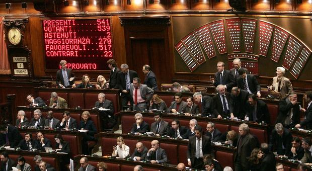 Se Mattarella scioglierà le Camere, 608 parlamentari resteranno senza pensione