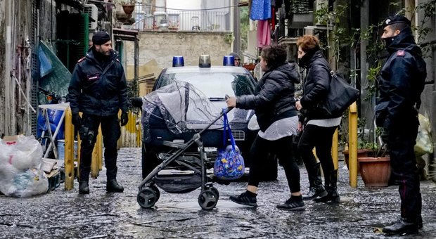 Napoli, colpita alla gamba da un proiettile vagante: ferita una diciottenne