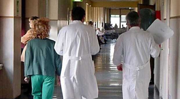 Errori medici, più esposti al rischio i camici bianchi della Campania