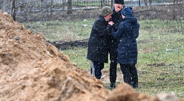 Ucraina, la denuncia: «I russi usano lo stupro davanti ai figli come un'arma di guerra»