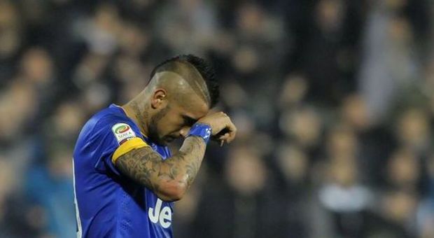 Cesena-Juventus 2-2: Vidal spreca un rigore nel finale, la Roma resta -7