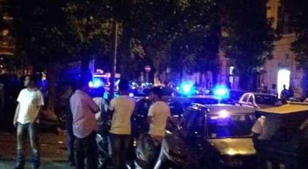 Guerriglia in strada al Pigneto carabinieri aggrediti da extracomunitari mentre arrestano due pusher