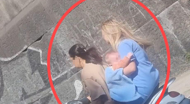 Napoli choc, in tre in scooter senza casco: tra i passeggeri anche un neonato