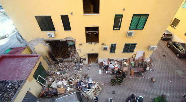 Roma, furto con esplosione nel palazzo. I ladri fanno saltare in aria un bar: 3 feriti, grave 22enne