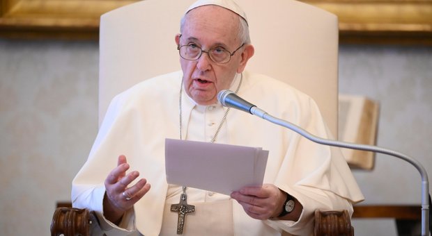 Papa Francesco nella Terra dei Fuochi: «Il mio viaggio ad Acerra è solo rimandato, ci vedremo presto»