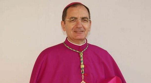 Il vescovo di Teggiano Salerno, Antonio de Luca