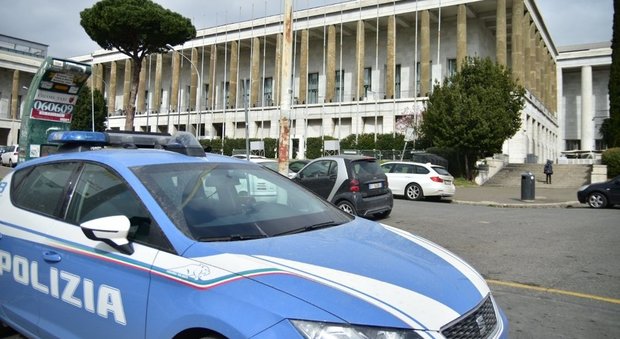 Roma, ubriaco minaccia l'ex moglie e aggredisce gli agenti: arrestato