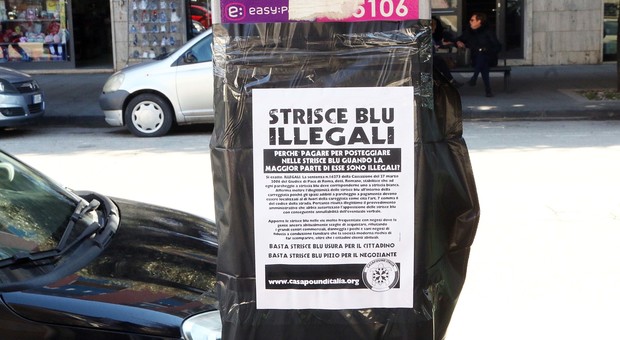 Parchimetri «incappucciati», scoppia la protesta anti-strisce blu