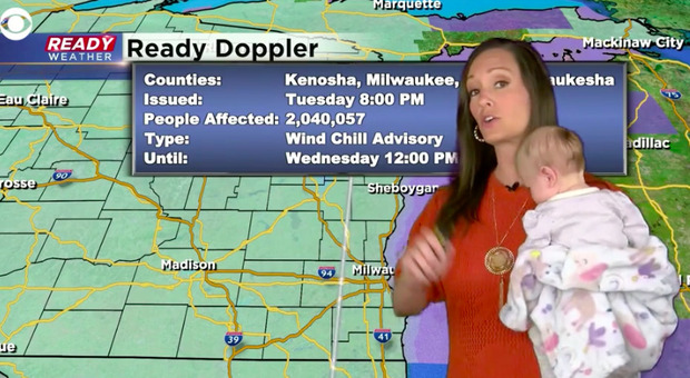 La mamma meteorologa e le previsioni in tv con la bimba di tre mesi in braccio