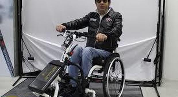 Sicurezza sul lavoro: giovane paraplegico in tour sulla sedia a rotelle per dire basta alle morti bianche