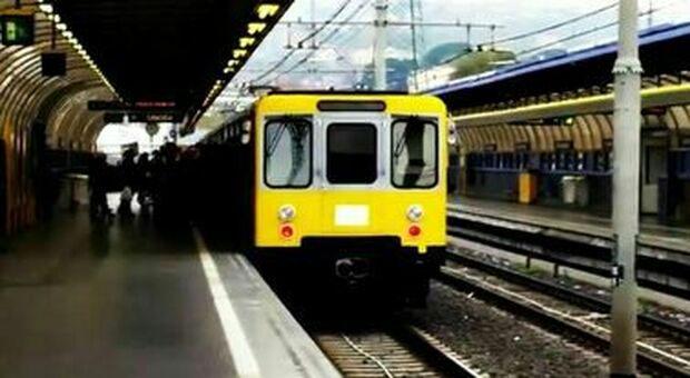 «Metro Napoli, ci vuole un miracolo: sbloccati 10 treni presi in Spagna»