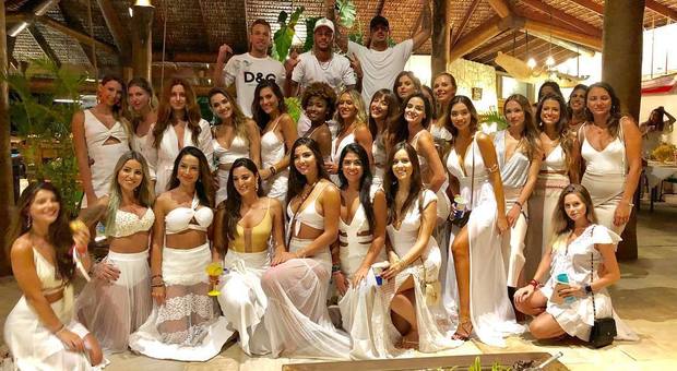 Neymar, Capodanno di festeggiamenti con 26 ragazze