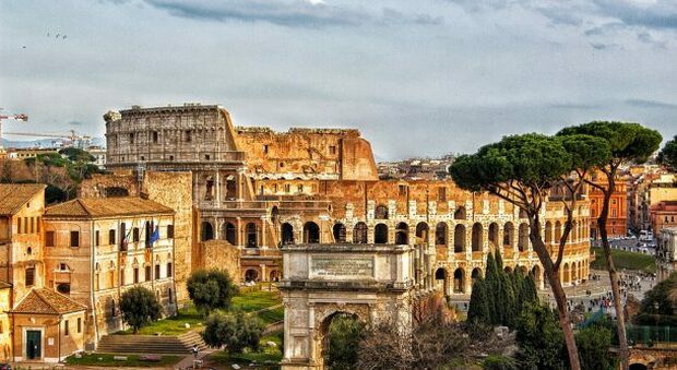 Roma, musei riaperti dopo 88 giorni di chiusura. Ma non sono visitabili il sabato e la domenica. Colosseo choc: persi 6 milioni di turisti