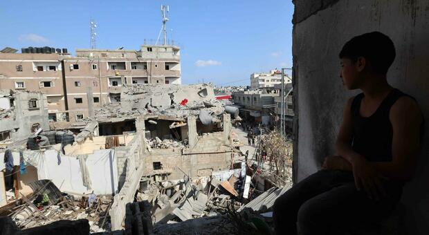 Gaza, almeno 13 morti in raid israeliani su Rafah. Blinken arrivato in Arabia Saudita
