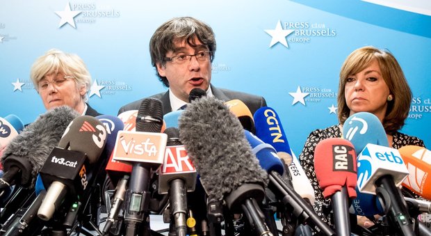 Catalogna, Puigdemont da Bruxelles: «Voto 21 dicembre, sfida accettata»