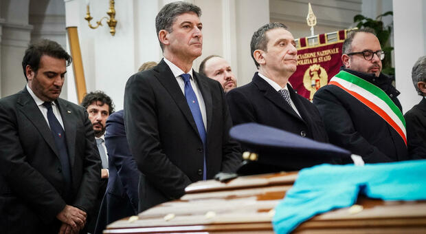 Il capo della polizia Vittorio Pisani ai funerali di Nicola Barbato