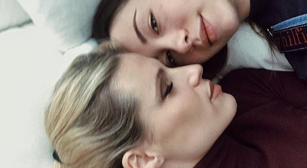 Aurora Ramazzotti e Michelle Hunziker: «Il confronto con mamma bellissima mi ha messo in difficoltà» (Instagram)
