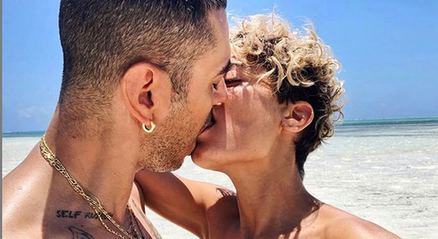 Elodie e Marracash, ecco il bacio ufficiale su Instagram e il commento di Belen