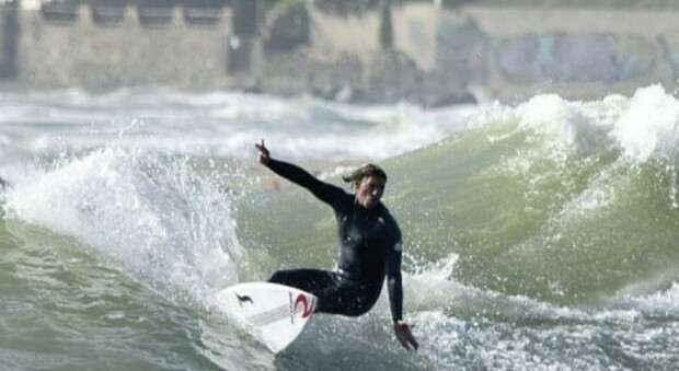 Il Financial Times incorona il litorale laziale: «Il Paradiso dei surfisti è qui»