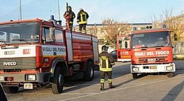 Bruciano un fuoristrada ​parcheggiato a Monticelli