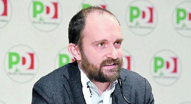«Il Pd va sciolto e rifondato» Zingaretti: «Hanno paura»