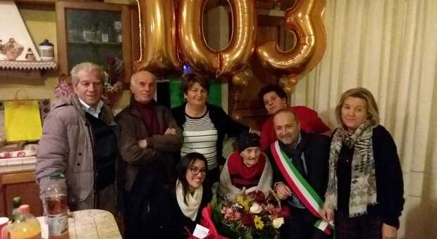 Leondina compie 103 anni, salute di ferro mangia ancora le salsicce