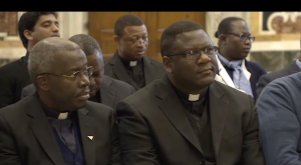 Prete rapito in Nigeria, a rischio tanti missionari dopo le rivelazioni sui riscatti pagati dal Vaticano per liberare ostaggi