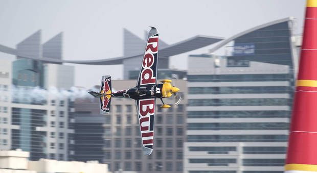Red Bull Air Race, Martin Sonka vince la prima tappa ad Abu Dhabi