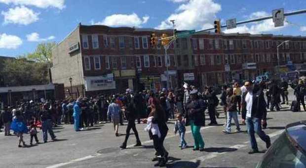 Baltimora, scatta coprifuoco, torna la calma: città blindata da polizia, 10 arresti
