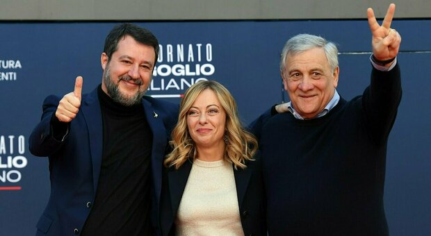 Giorgia Meloni tra Antonio Tajani e Matteo Salvini