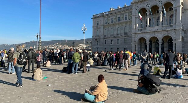 No Green pass, prosegue la protesta a Trieste: notte al Porto Vecchio, sabato incontro con il ministro Patuanelli