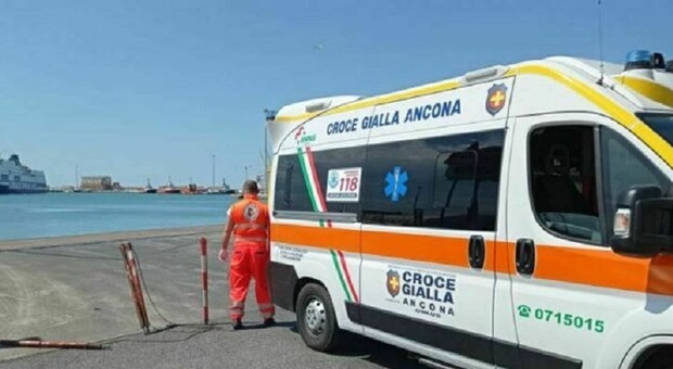 Ancona, investito in sella alla sua bici: 45 enne a Torrette in gravi condizioni