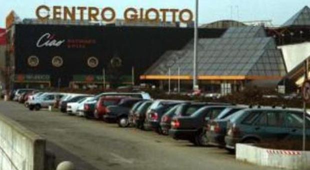 Ruba una cintura da 20 euro: ladro arrestato al centro Giotto