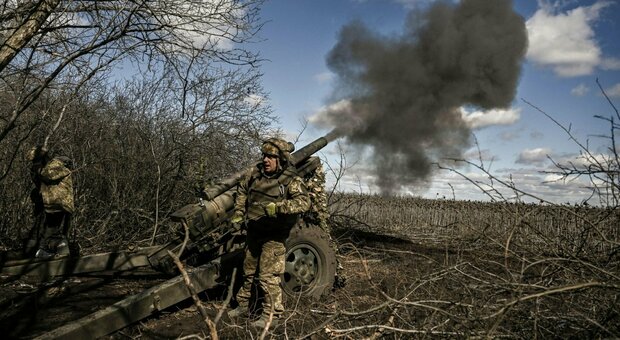 Guerra in Ucraina, «Zelensky a corto di truppe e munizioni, sale il pessimismo»: la rivelazione del Washington Post