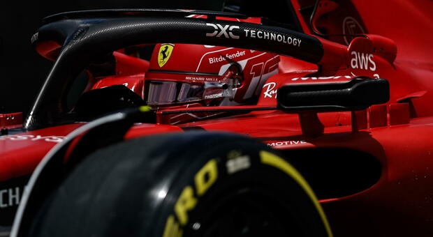 Charles Leclerc con la Ferrari ad Interlagos