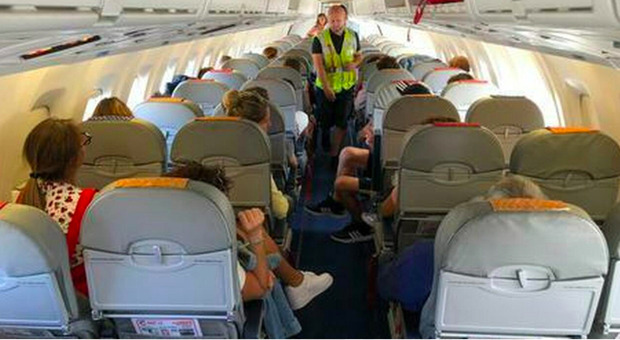 Aeromexico, partorisce a 9mila metri d'altezza: neonato riceve in regalo dalla compagnia 90 biglietti aerei