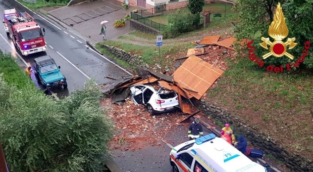 Maltempo, morti un uomo e una donna a Lucca e Carrara: travolti dagli alberi. A Massa 11 famiglie evacuate